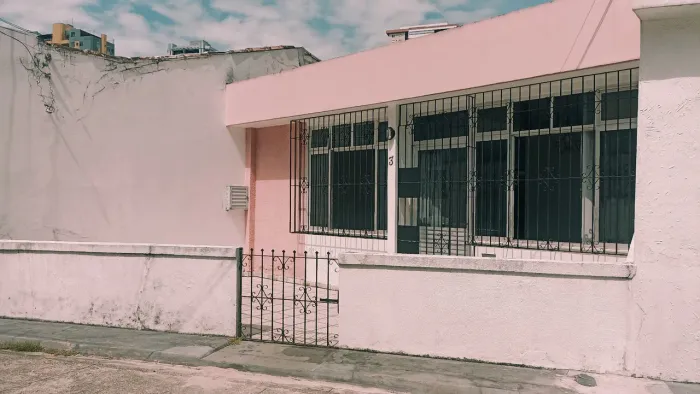 Casa com 2 quartos /Av.Rômulo Maiorana Conjunto Pinheiro