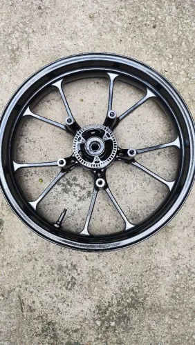 Roda  dianteira da cb 300f com ABS