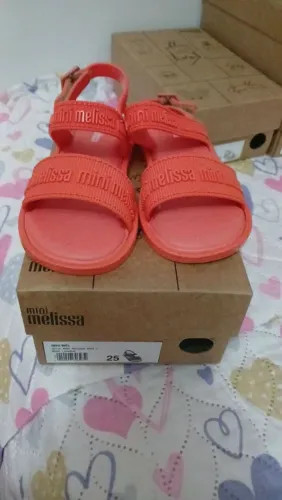 Melissa cor Laranja nr 25.