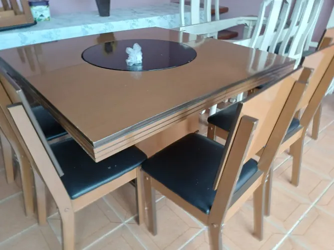 Vendo mesa com 7 cadeiras