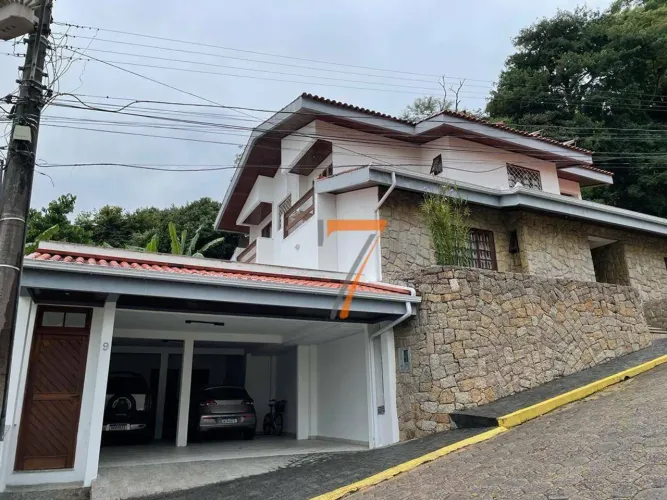 Casa com 5 dormitórios para alugar, 348 m² por R$ 10.500,00/mês - Córrego Grande - Florian