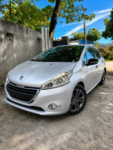 Peugeot 208 Griffe 1.6 Flex 16V 5P Aut. 2014