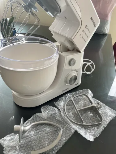 Vendo batedeira semi nova