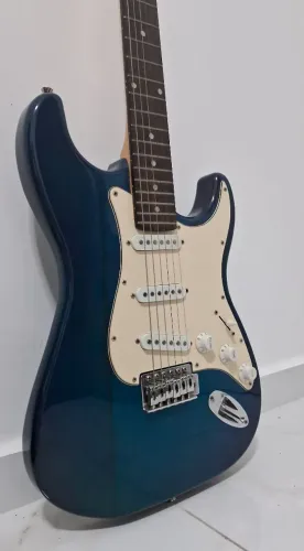 Guitarra Giannini Stratocaster