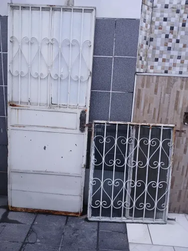 Porta e janelas de ferro