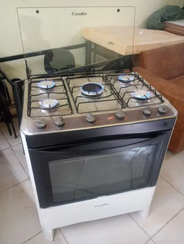 Fogão de 4 bocas em bom estado funcionando normalmente 