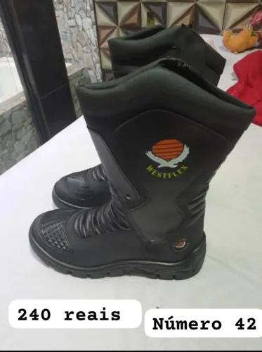 Bota motoqueiro número 42