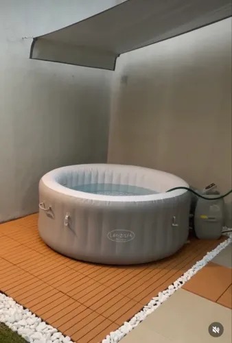 Banheira Ofurô Spa Inflável 4Pessoas 669L 120jatos Lay