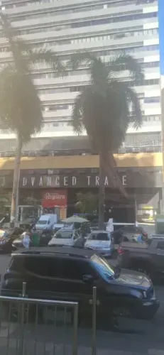 Sala com 28 metros em Caminho das Árvores, com divisoras e Split