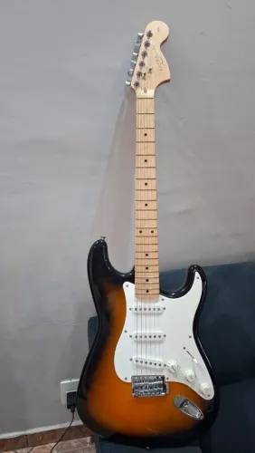 Guitarra Fender Stratocaster Squier