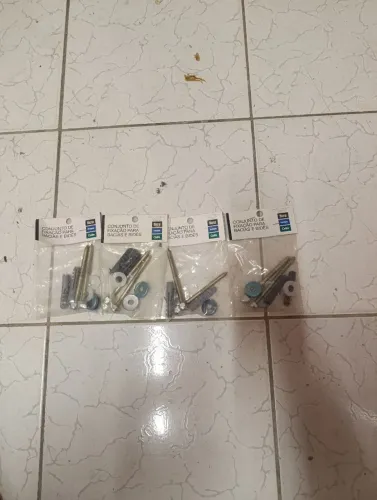 Conjunto fixação para bacias e bidês