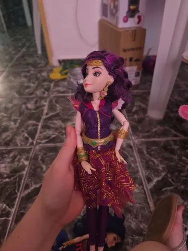 Boneca Mal de Descendentes 