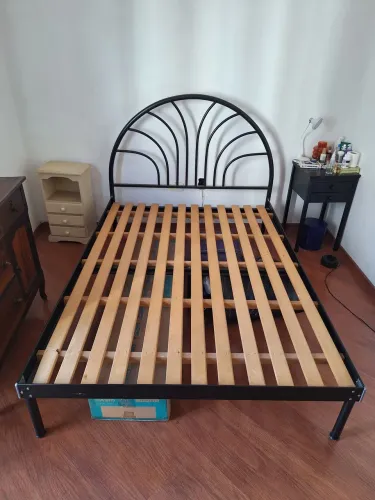 Cama tubular vintage de ferro preta - sem o estrado