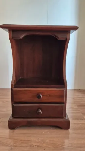 Mesa de Apoio de Madeira com Gavetas