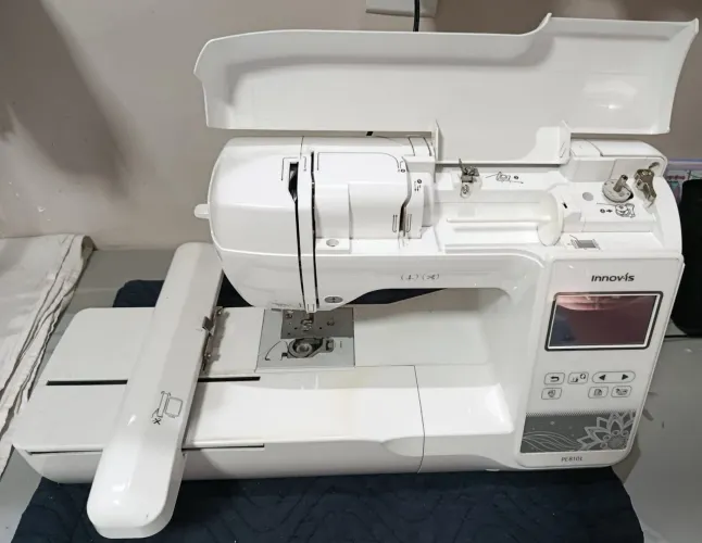 Máquina de bordar brother PE 810L