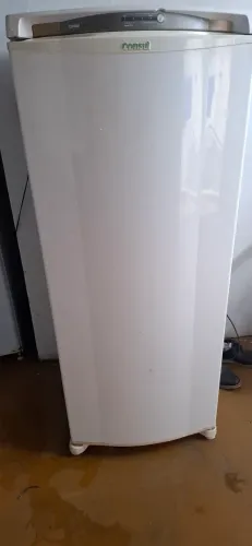 Vendo uma geladeira