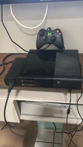 VENDO XBOX 360 DESBLOQUEADO COM 74 JOGOS
