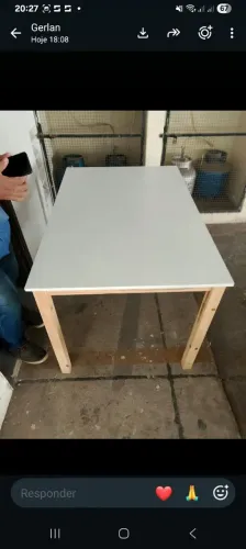 Vende se uma mesa