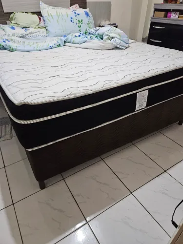 Cama de casal queen com molas