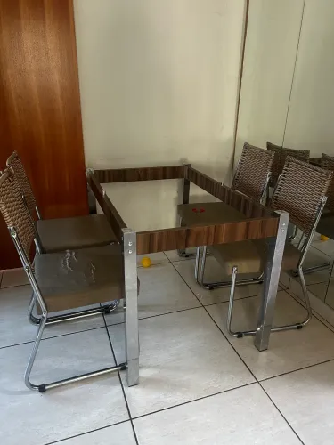 Mesa de jantar com 4 cadeiras | MESA SEM TAMPO DE VIDRO