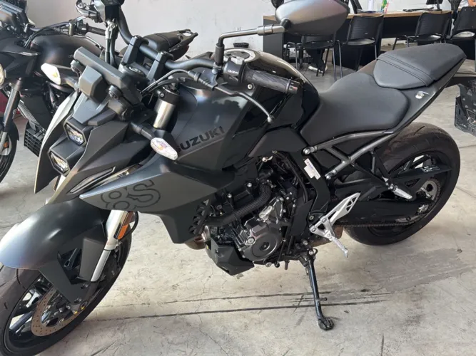 SUZUKI GSX 8S