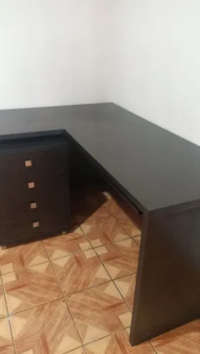 Mesa de escritório em L preta MDF