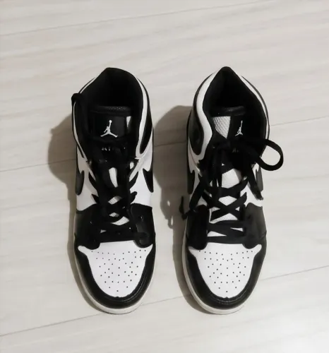 Tênis NIKE Air Jordan infantil masculino.<br>?Tam 30 (5/6 anos)<br>?60,00<br>