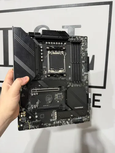 Placa mãe msi b650 tomahawk wifi (detalhe)