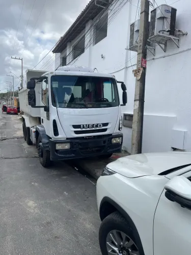 Alugo Caminhão Caçamba Trucada (12m3)