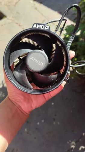 ? KIT AMD RYZEN 7 2700 + COOLER ORIGINAL AMD ? Vendo processador AMD Ryzen 7 2700