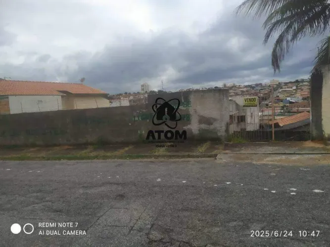 Terreno à venda em via pública em Taubaté.