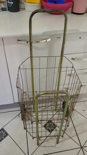 Carrinho de feira usado