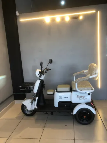 TRICICLO ELÉTRICO? ZUB BOT MIDOU