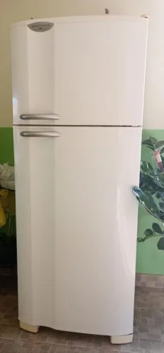 Geladeira Eletrolux semi-nova