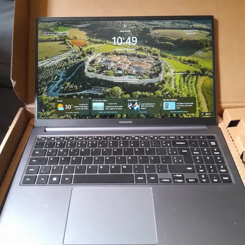 VENDO NOTEBOOK SAMSUNG BOOK4 - ANO 2025