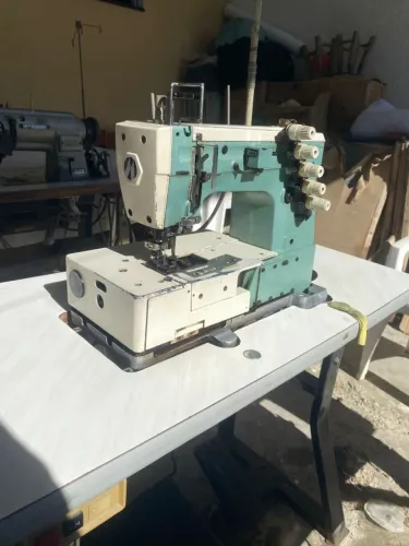 Máquina de costura prespontadeira e Galoneira