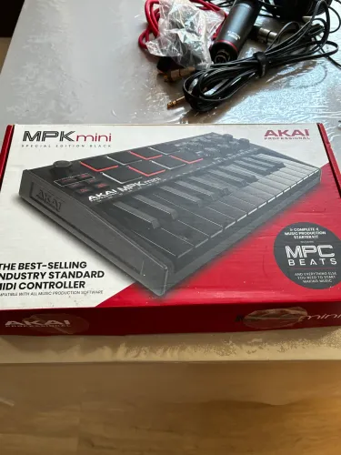 Scarlett Solo + Eris 3.5 + MPK Mini + microfone + fone