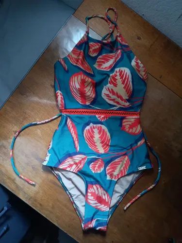 Maiô (tamanho P)