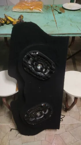 Tampa porta_mala do celta com 2 alto falante