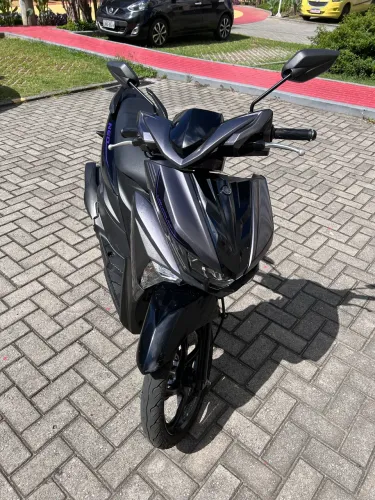 Moto Yamaha Neo 125cc Scooter SemiNova automática 2025