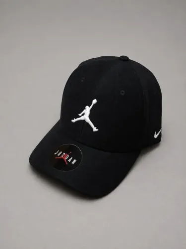 Boné jordan club preto