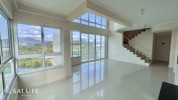 Apartamento locação anual com 3 suítes Barra Sul
