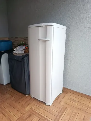 Freezer usado 950,00 gela muito funcionando perfeitamente