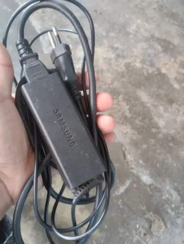 Carregador do notebook Samsung