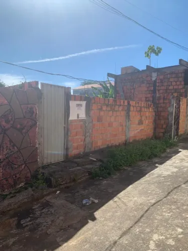 VENDE- SE UMA CASA