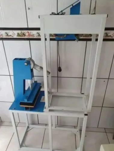 Maquina de fazer chinelos