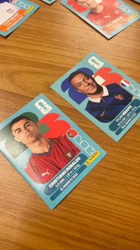 Figurinhas CR7 e Mbappé original panini copa 2026