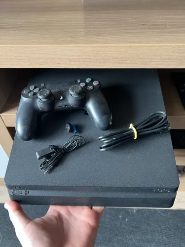 PlayStation 4 Slim zerado 1TB de memória - Ps4 na caixa com HDR
