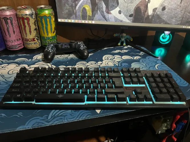Teclado mecânico e mouse de led