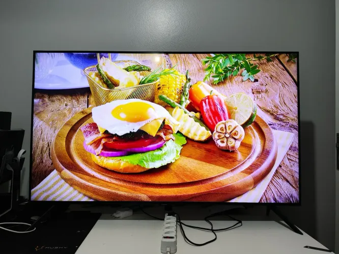 Tv Samsung 50" TU8000 com controle remoto